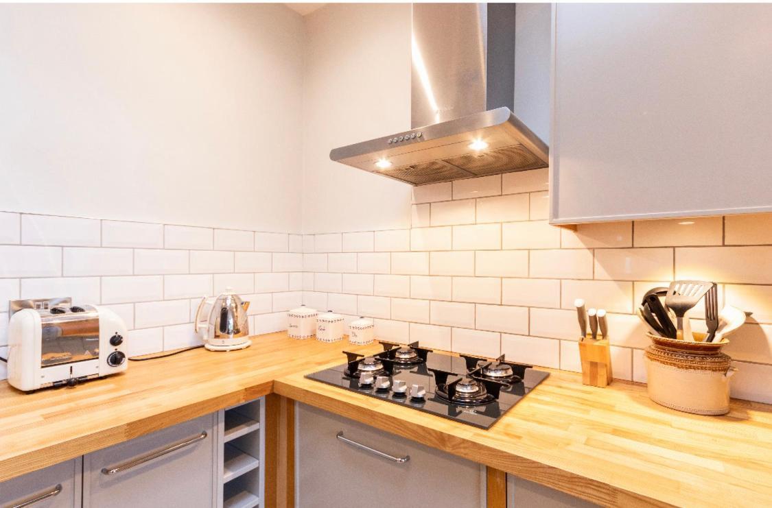 New Town Apartment With Castle View Edinburgh Bagian luar foto