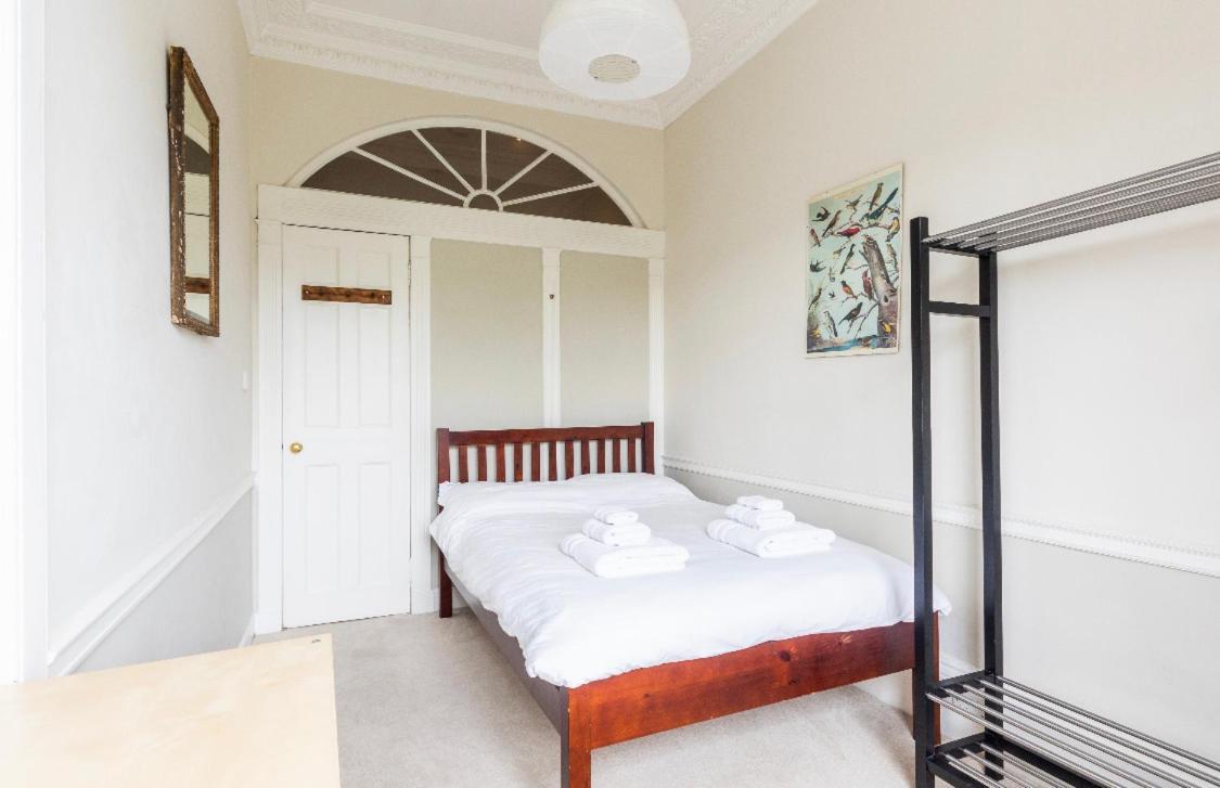 New Town Apartment With Castle View Edinburgh Bagian luar foto